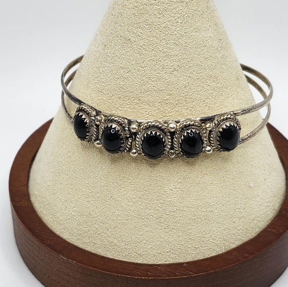 Artisan Jewelry - Sterling Silver "C" marked cuff bracelet.   Southwestern w/sawtooth prongs onyx.